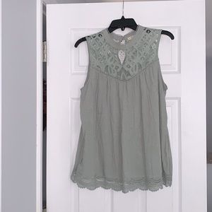 Never worn! Sage sleeveless top, size Medium